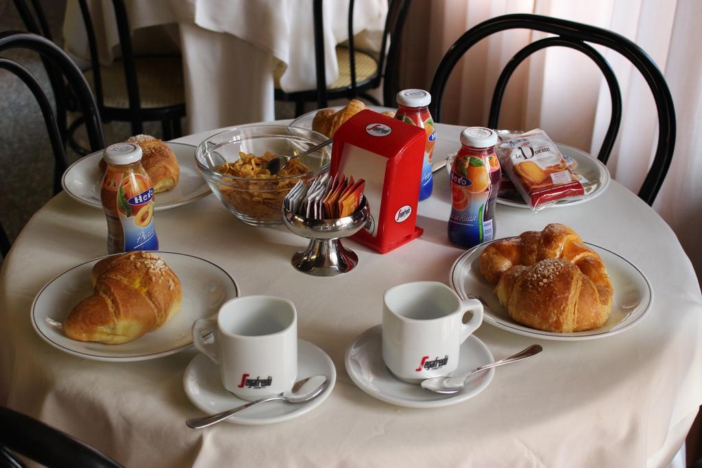 Hotel Pinolo غوبيو المظهر الخارجي الصورة