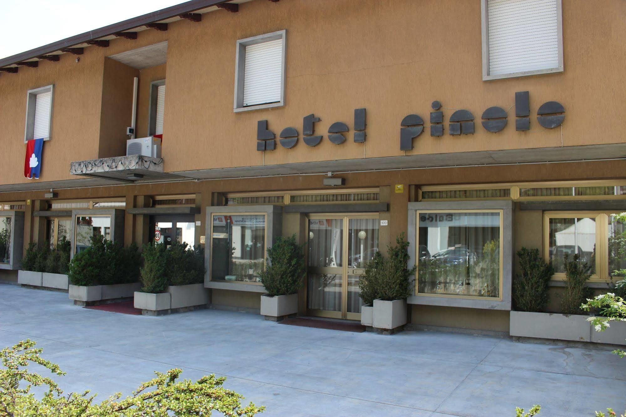 Hotel Pinolo غوبيو المظهر الخارجي الصورة