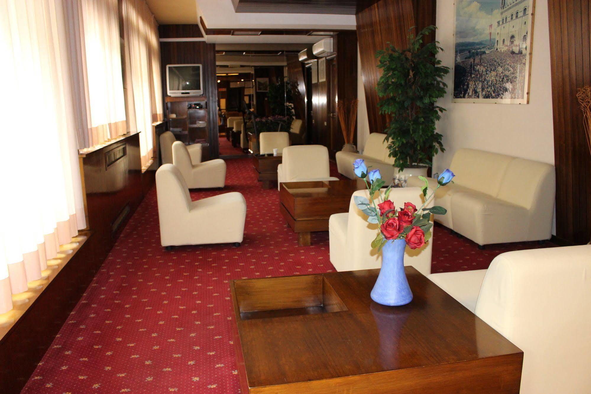 Hotel Pinolo غوبيو المظهر الخارجي الصورة
