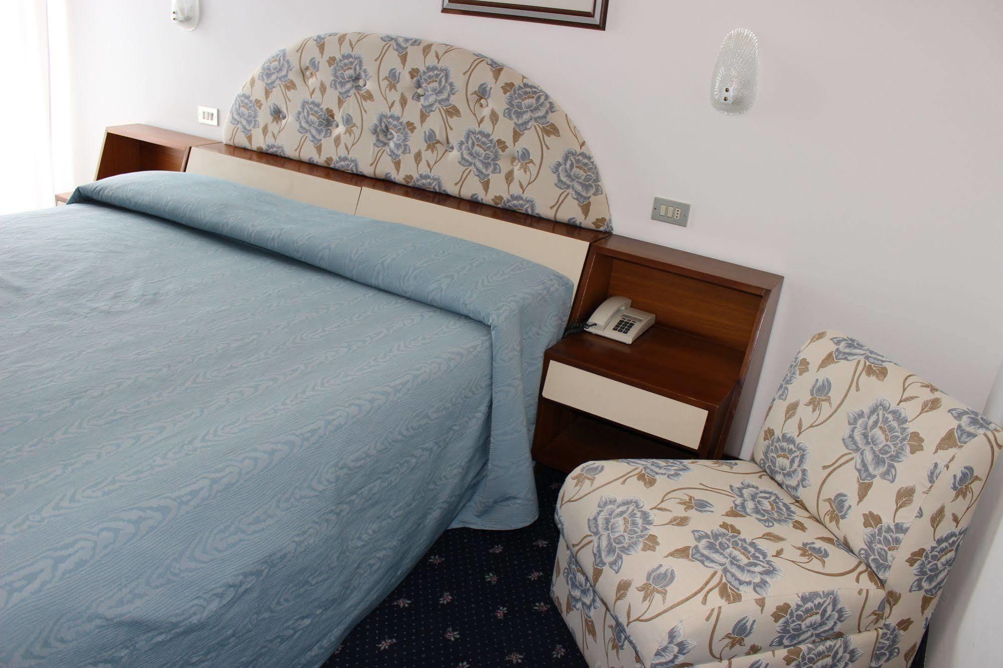 Hotel Pinolo غوبيو المظهر الخارجي الصورة