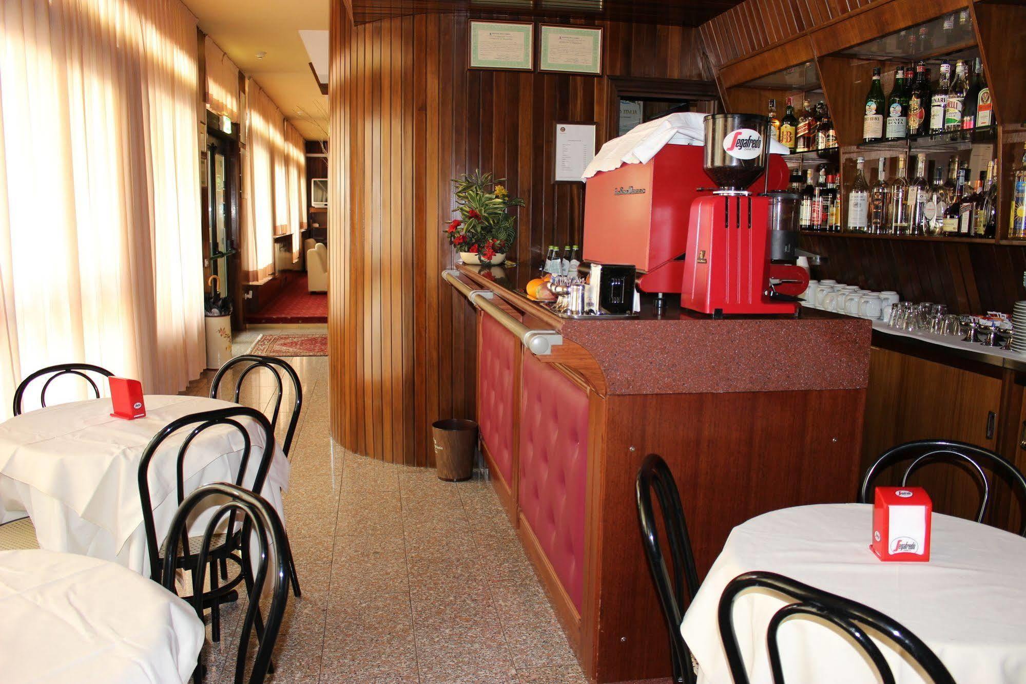 Hotel Pinolo غوبيو المظهر الخارجي الصورة